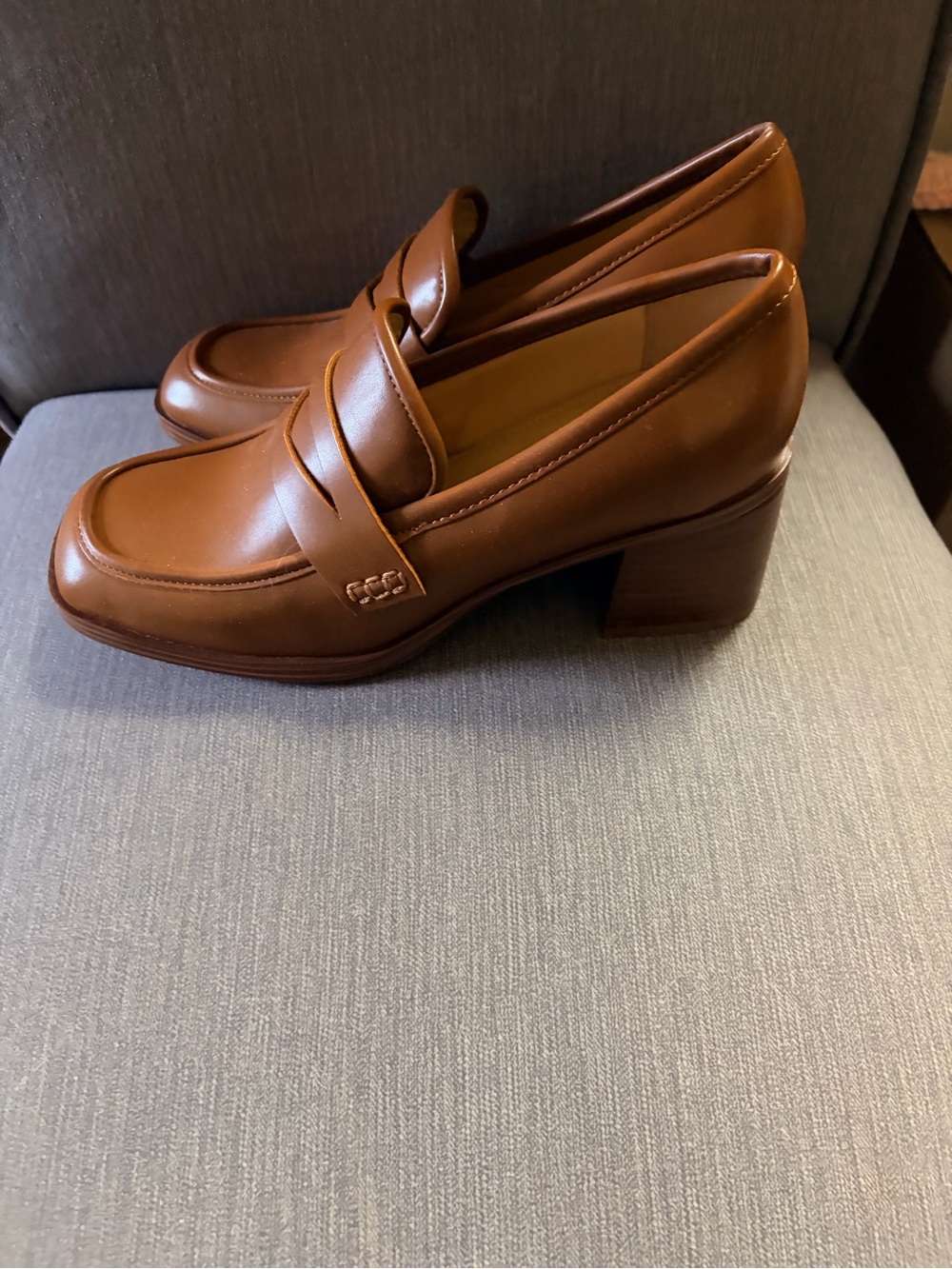 Nine West Women’s Classic Tan Loafers - Picture 2 of 6